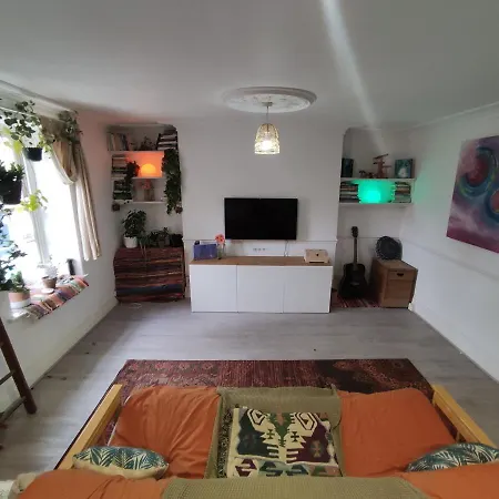 בית נופש The Basement - 1bd Flat Montpelier בריסטול