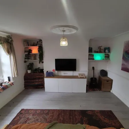 The Basement - 1bd Flat Montpelier 펜션 *