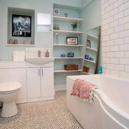 The Basement - 1bd Flat Montpelier * 브리스틀